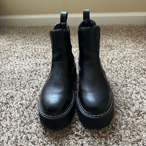Platform boots similar to doc martens size 7.5